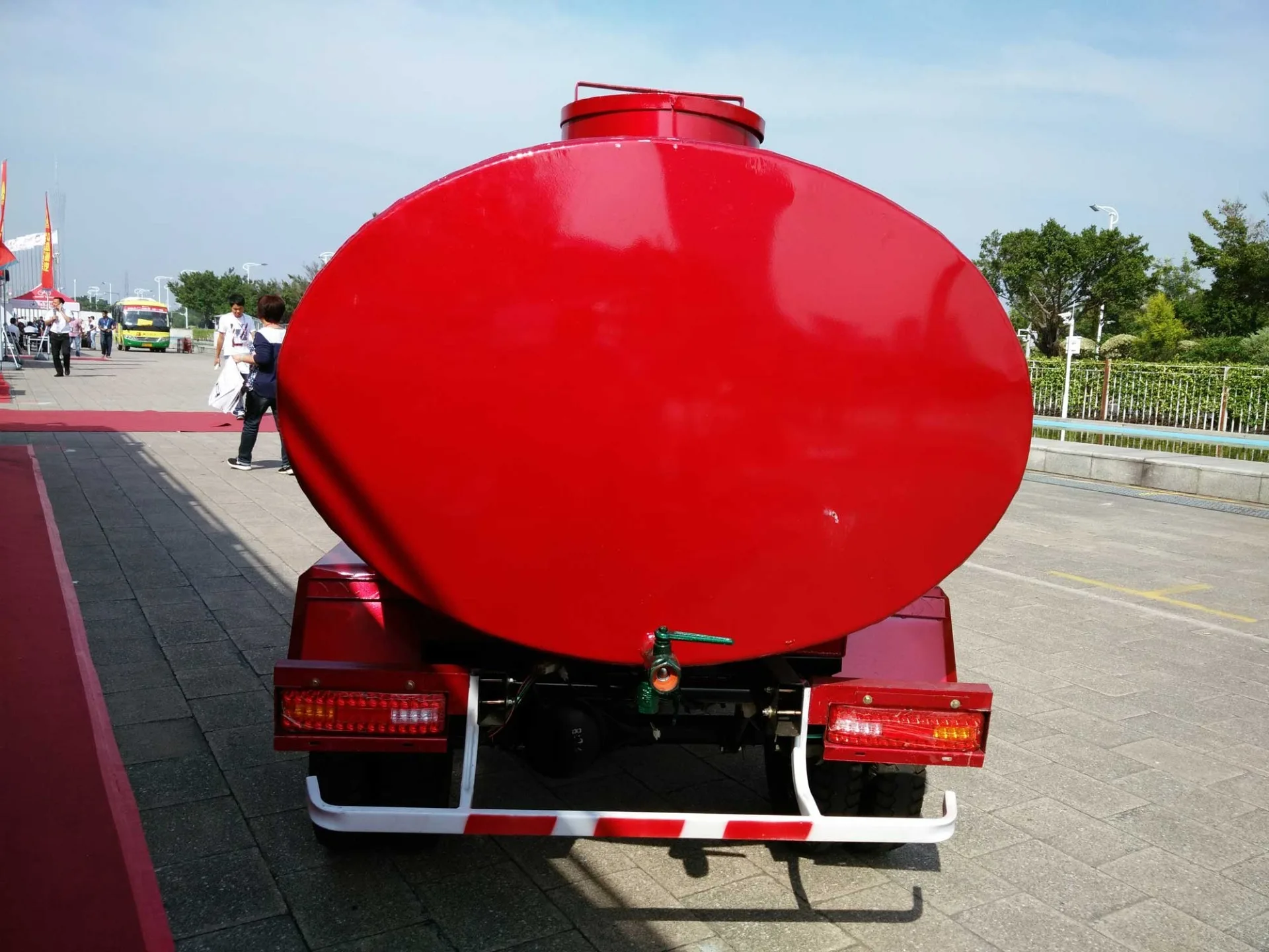 2017 Adult 250cc China Standard Water Tank/oil tank Tricycle/tuk Pedicab for Sale Cargo Rickshaw in Egypt
