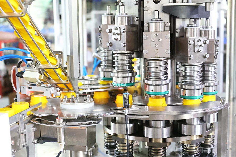 2021 U TECH High Speed 2 Part Twist Off Cap Flip Top Closure Lid Bottle Tapa Cap Closing Folding Making Assembly Machine