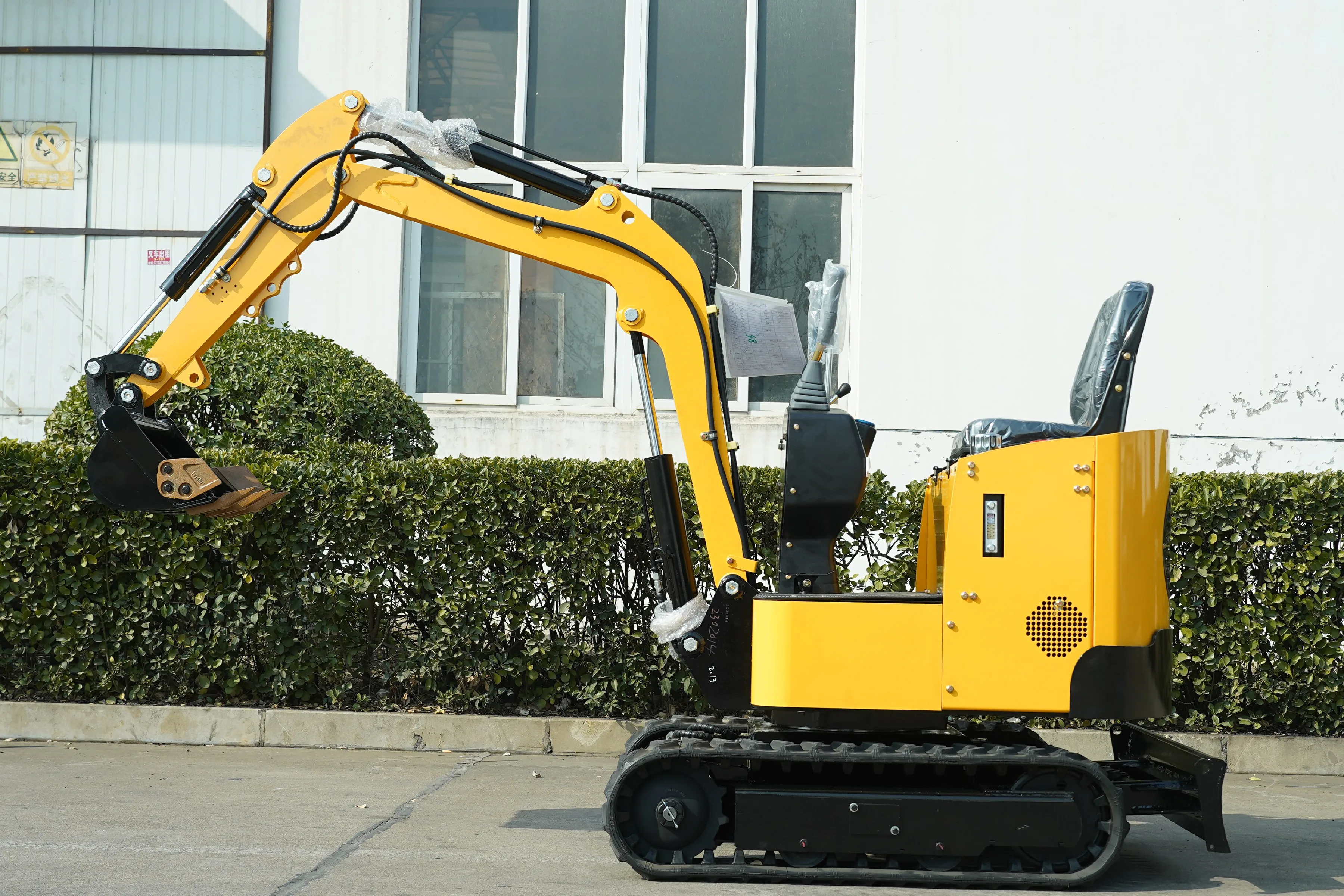 Battery powered Multi function 0.8 ton 1ton excavator electric excavator chinese mini excavator for sale