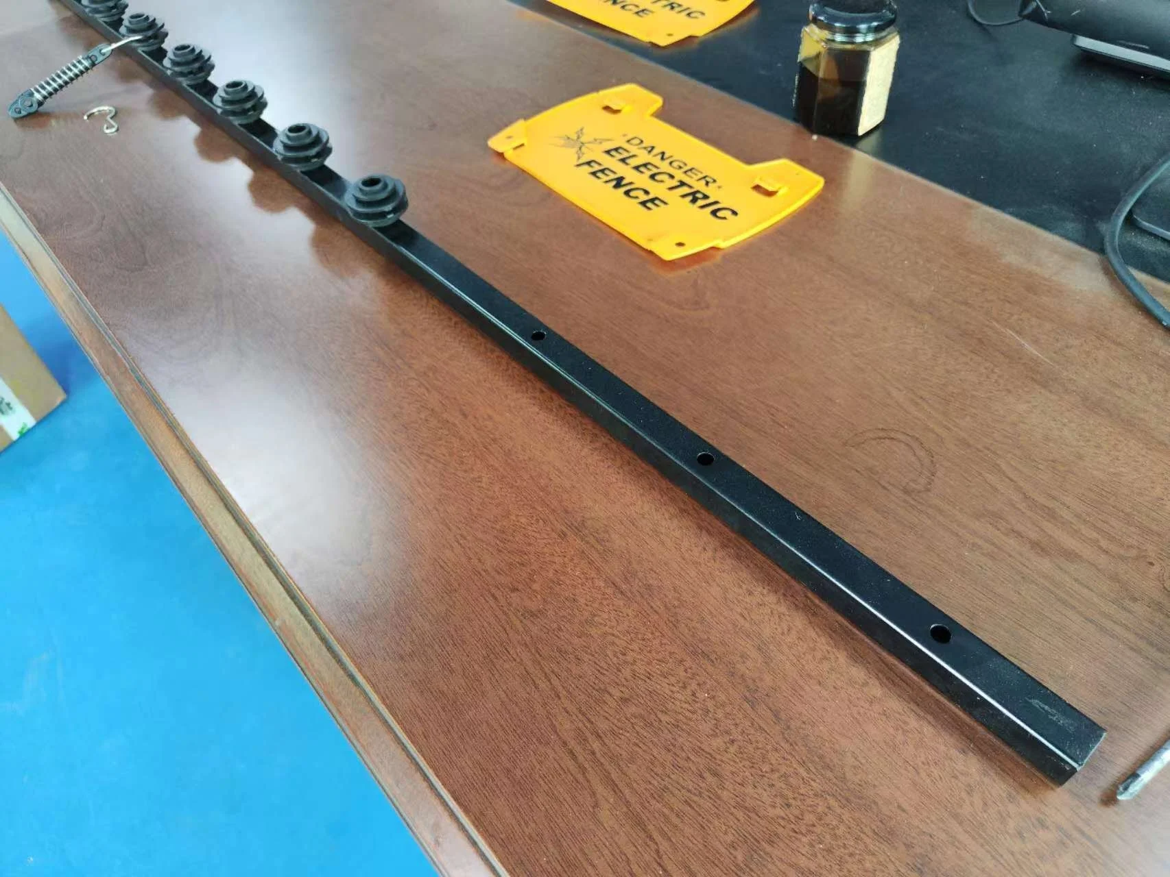 Compression Tensioner Spring for Security Electric Fence, Tensioner and Insulator Integrated