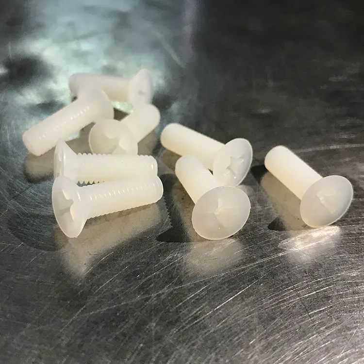 plastci-screw-17.jpg