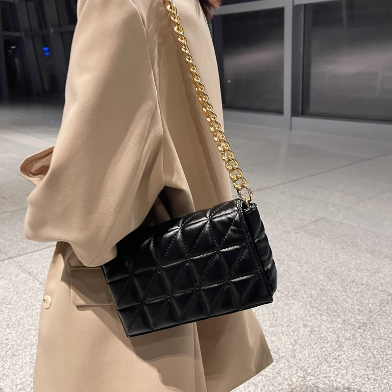 lady dior chain pouch outfit