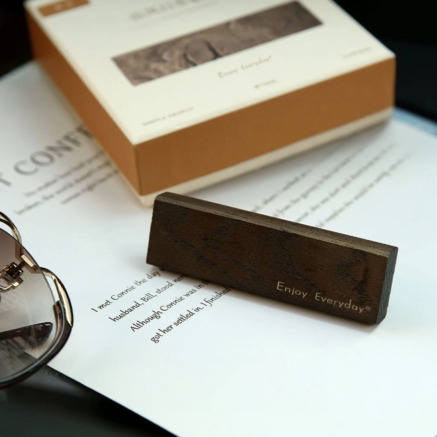 Custom Gilding Logo Scented Plastic Block Perfume Automotive Air Freshener Wooden Diffuser Car Vent Clip Air Freshener