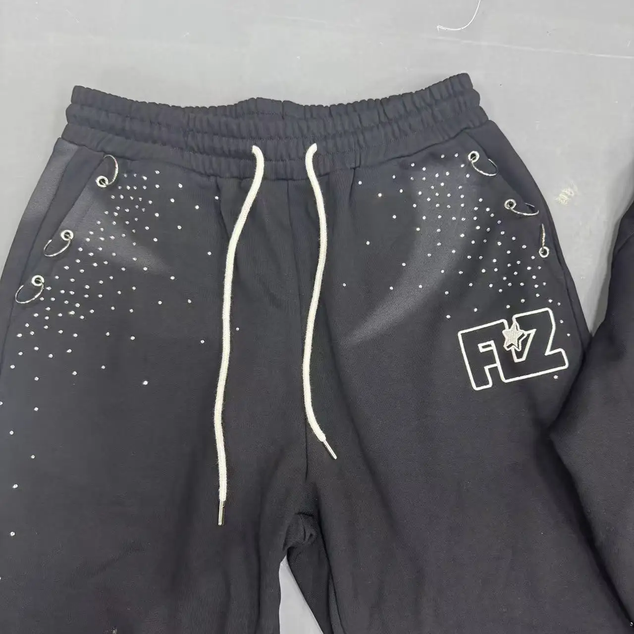 Custom Screen Printed High Quality Mens Oversized Cotton Sweatpants and Hoodies Set Custom Shining Rhinestone Design for Autumn gallery 4