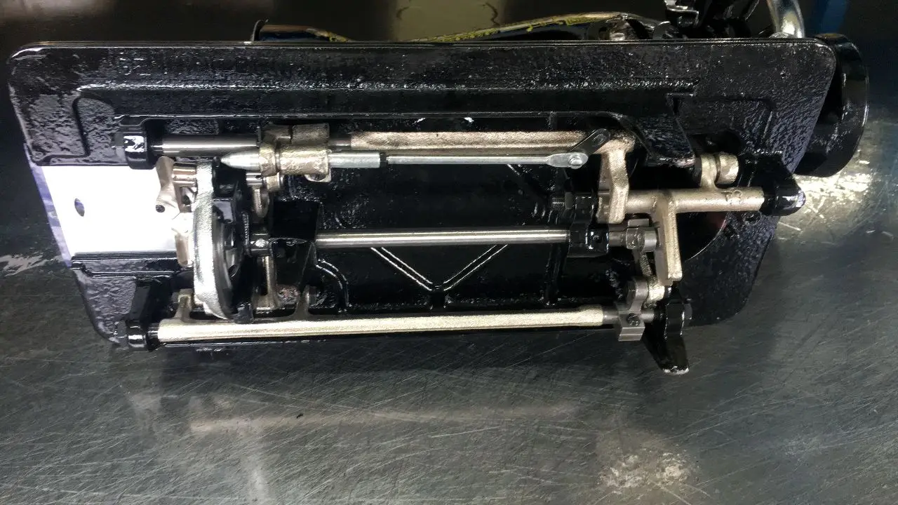 JA2-2 HOUSEHOLD SEWING MACHINE WITH BELT OLD TYPE HOUSE HOLD LOCKSTITCH