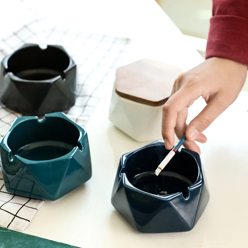 Ceramic Diamond Shape Modern Tabletop Portable Hot Sell Ceramic Black pink White  Ashtrays Custom logo  with Lid