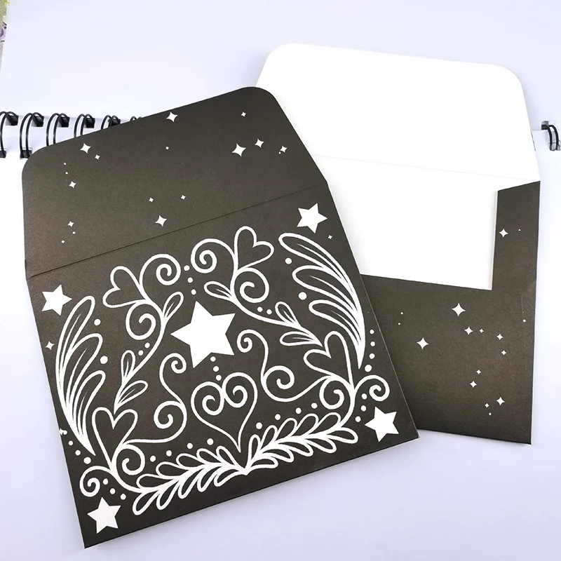 Бумажный конверт с принтом для подарочных свадебных приглашений на