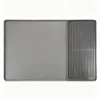 Alfombrilla gris para bandeja de goteo de cafetera.