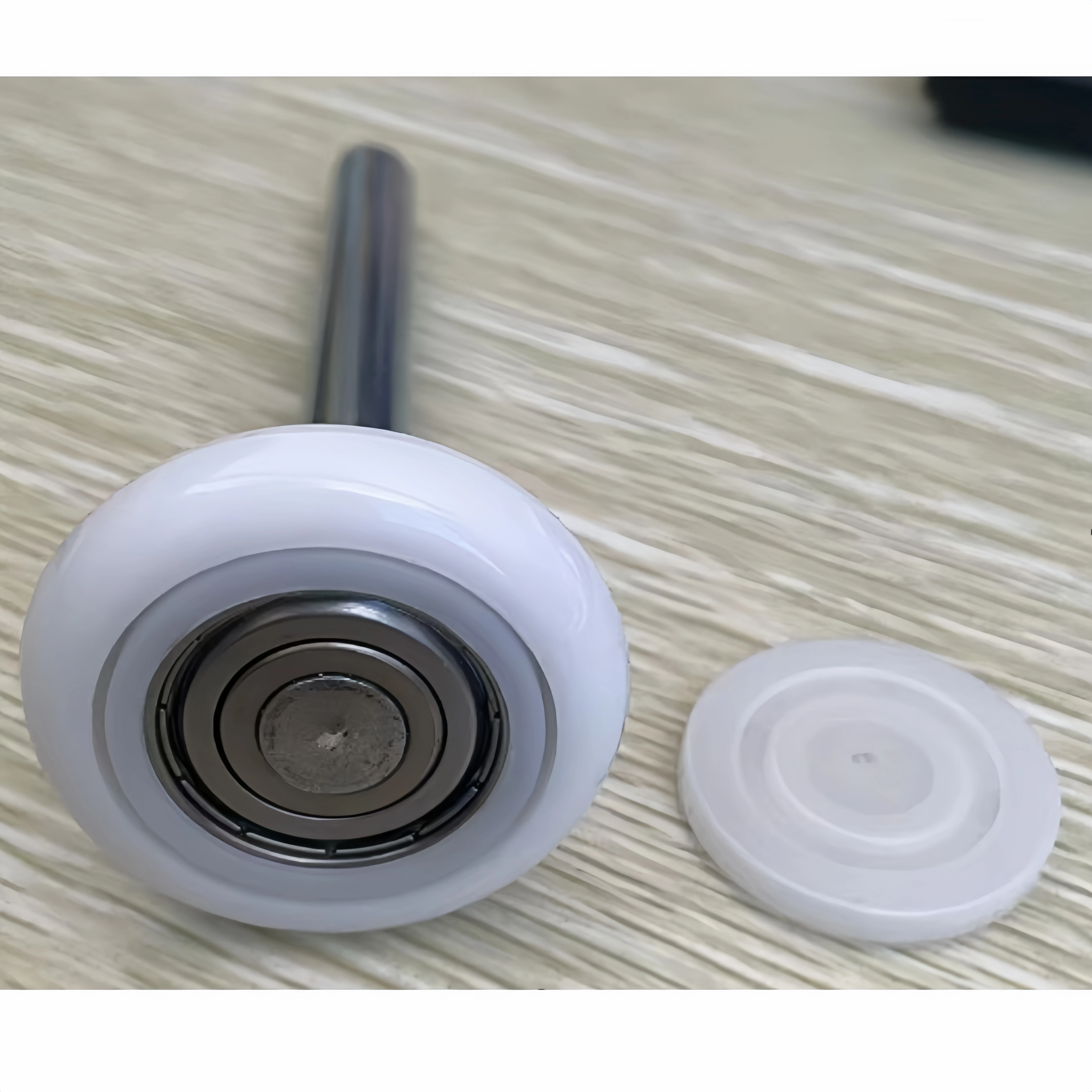 Factory Direct Supply of American Style White Dust Cover 46mmx120mm Nylon Roller Cover Cheap Garage Door Window Accessories