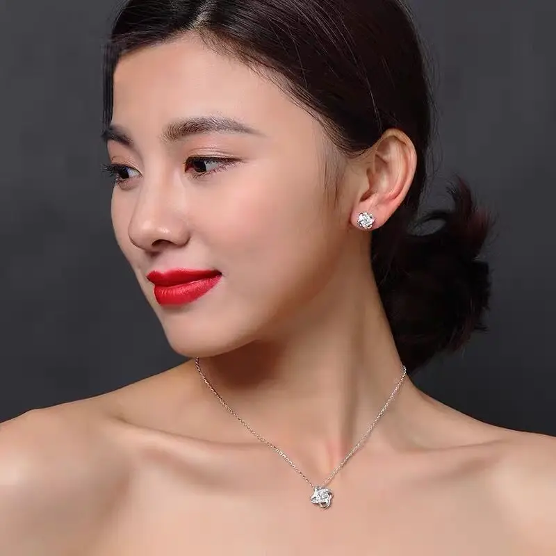 Elegant 925 Sterling Silver Clover Necklace