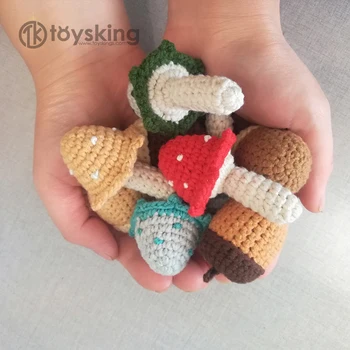 ハンドメイド　あみぐるみ　きのこ　ぬいぐるみ TK ハンドメイドのアミグルミきのこキーチェーンおもちゃ