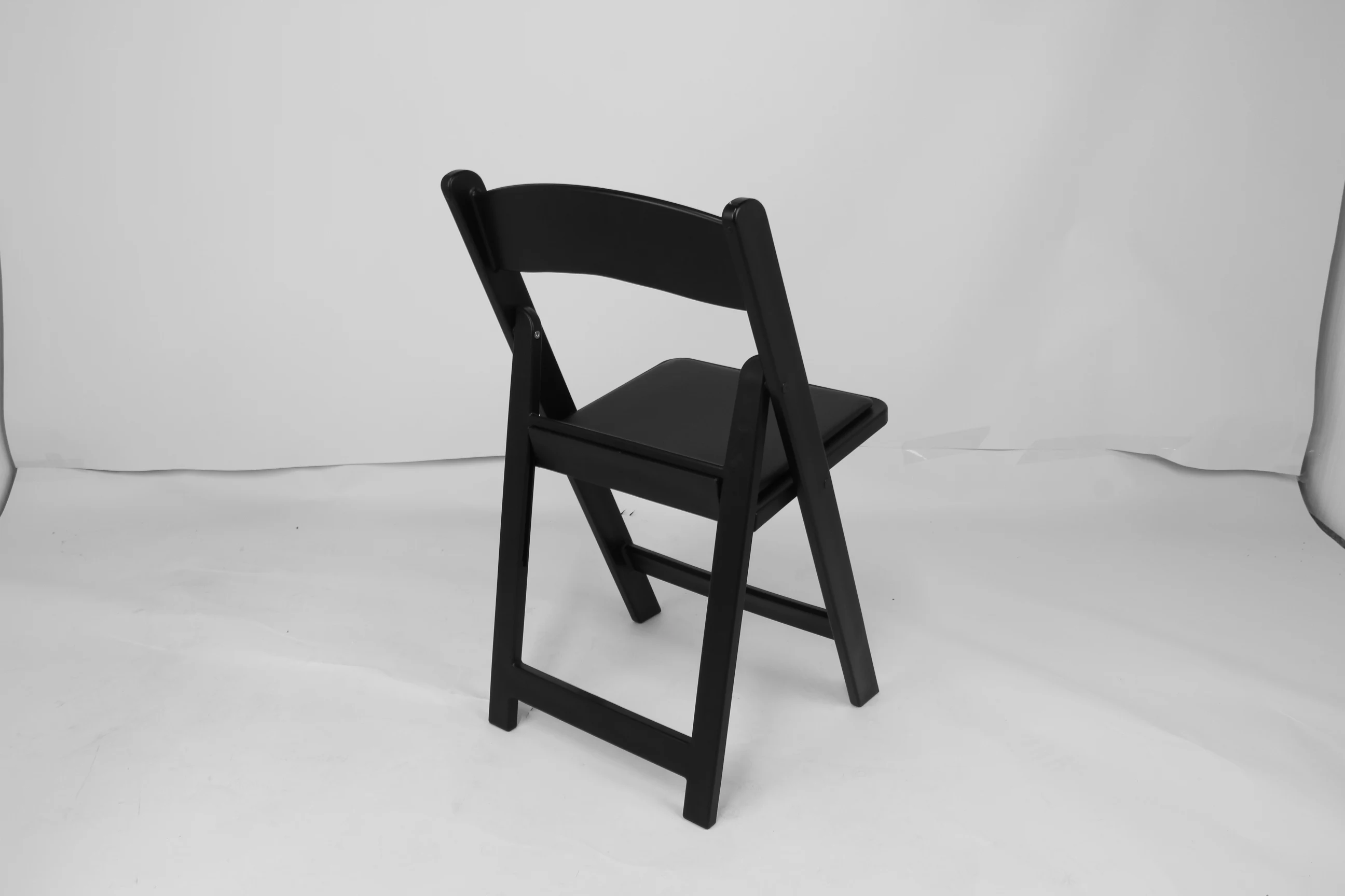 Cheap Resin Stackable Garden Wedding White Tiffany Folding Wimbledon