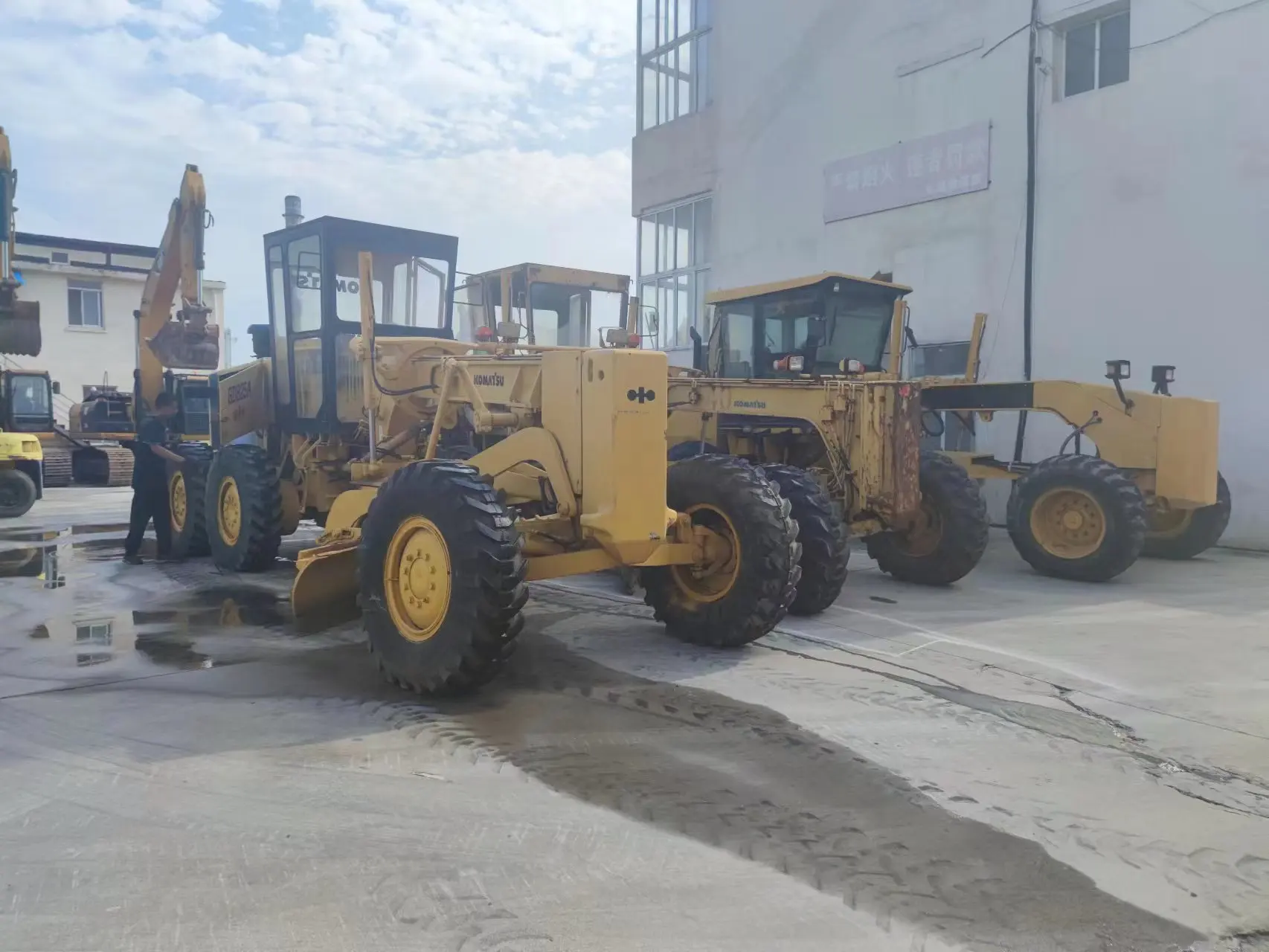 Used Komatsu GD825a Motor Grader, Cheap Japan Made Original Grader KOmatsu GD825 Road Construction Machine