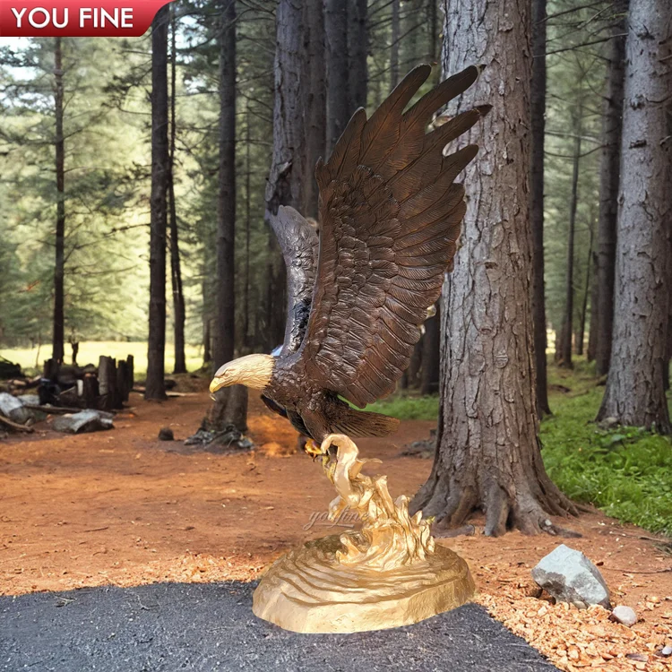 Aigle vintage sur une branche - statue de chasse en bronze