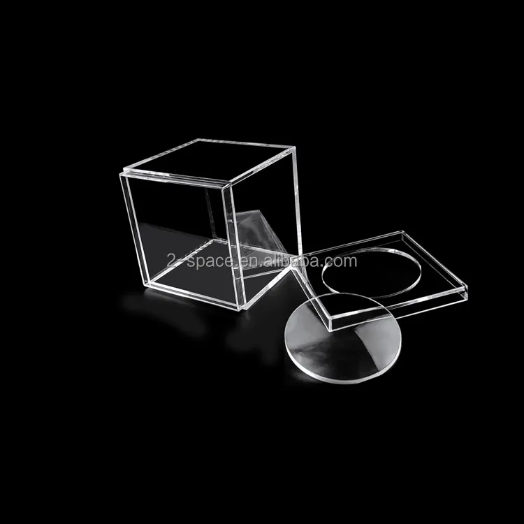 CLEAR PLASTIC DISPLAY BOX WITH MAGNIFYING LENS in LID