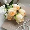 Un bouquet de tulipes beiges