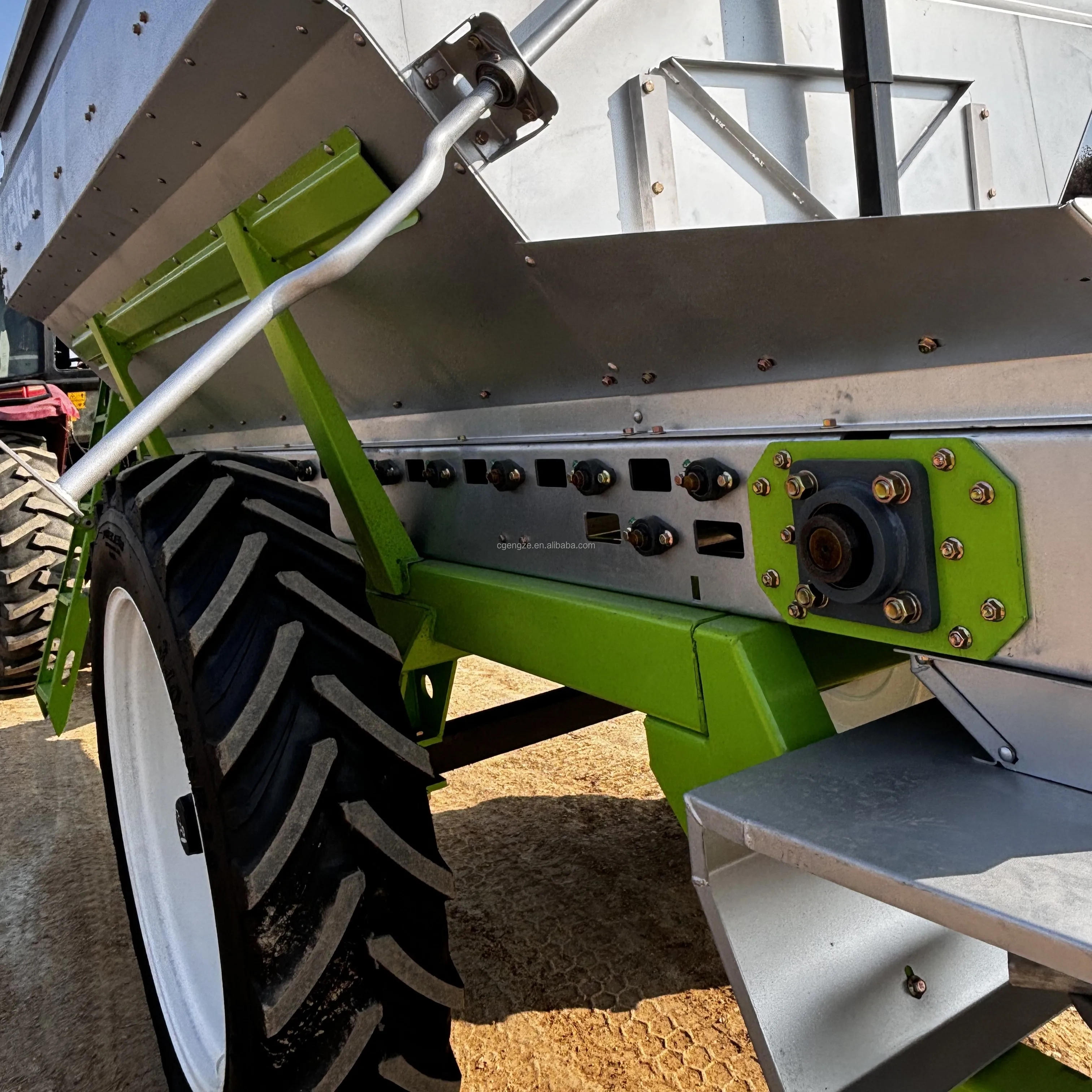 product horizontal double disc spreader for compound granules fertilizer spreader-6