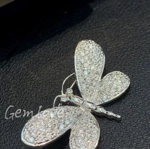 18K gold ladies' butterfly brooch, set with IGI-certified lab-grown round diamonds, Valentine's Day gift, fashion jewelry trend