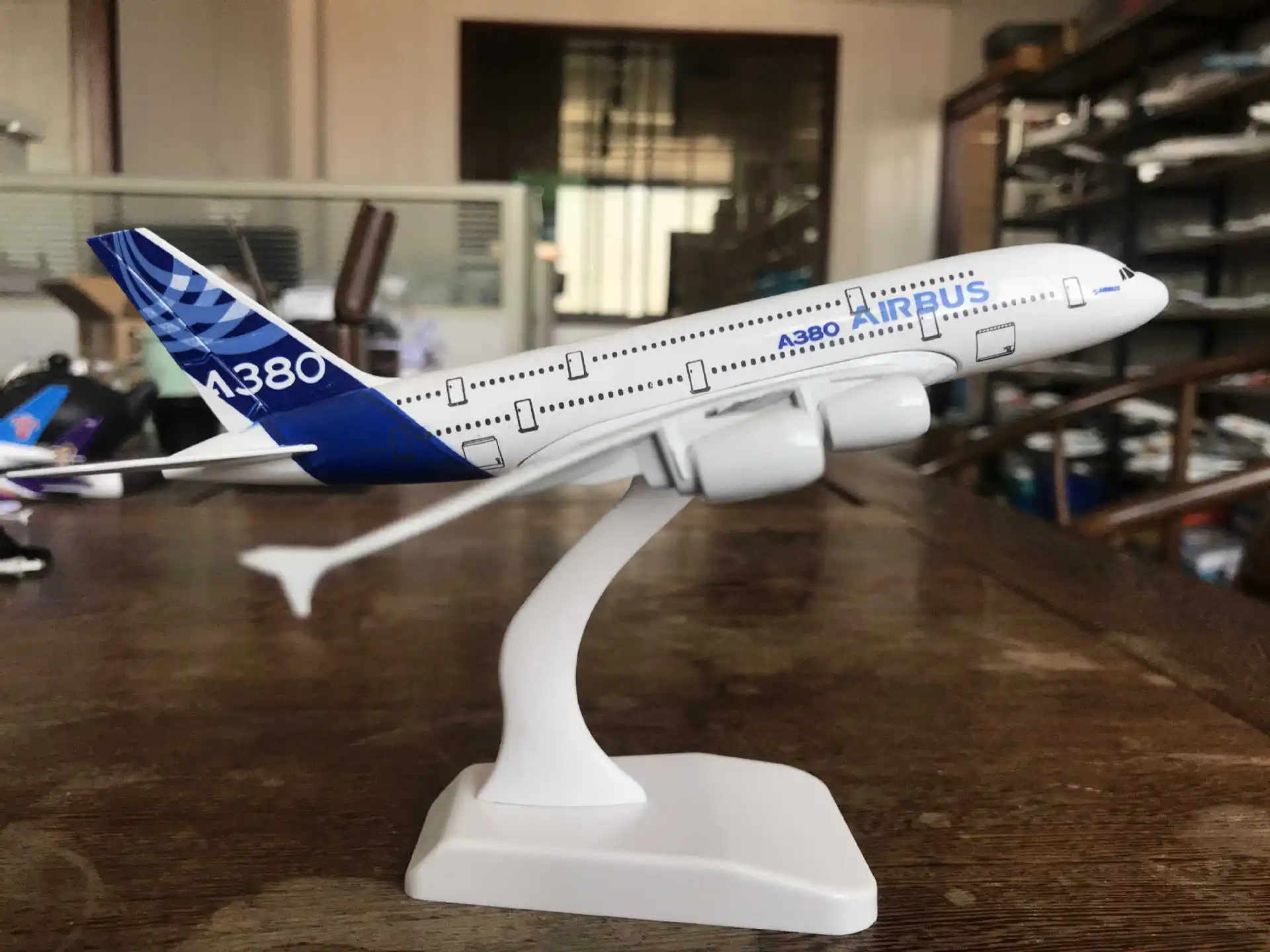 エミレーツ エアバスA380 1:400スケール ダイキャスト機模型 20cm