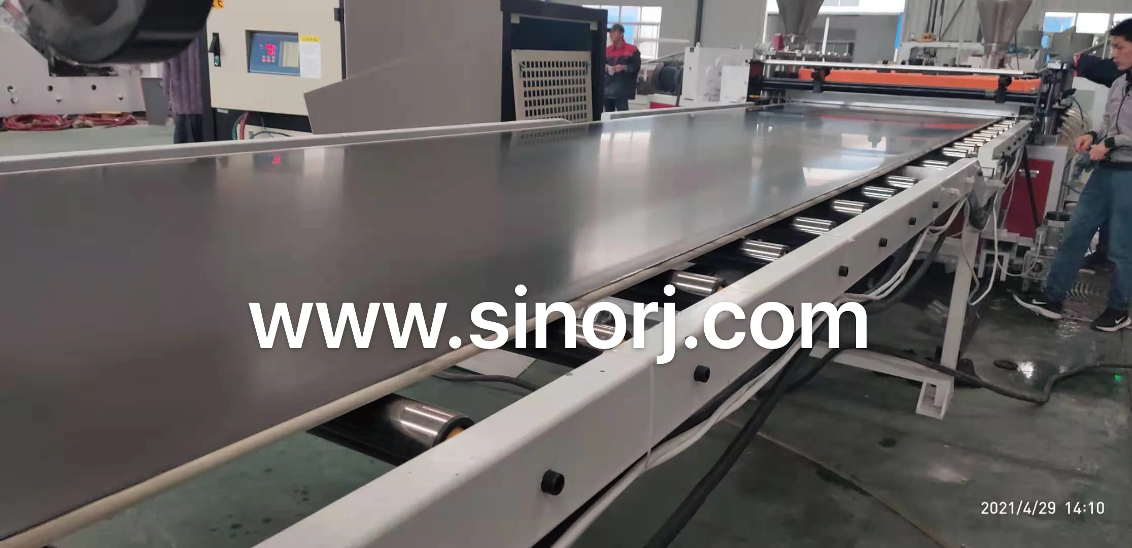 Машина для производства дверных панелей из ПВХ