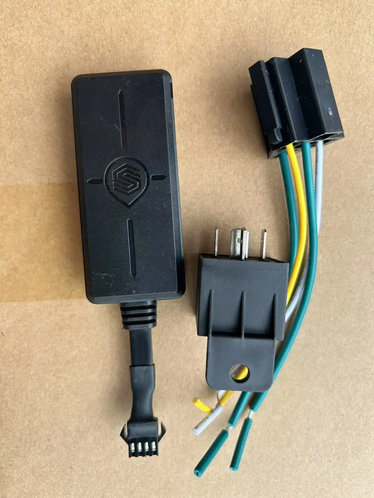 GPS Tracking Device Gps C32 Multifunctional Control Smart Vehicle Gps tracker