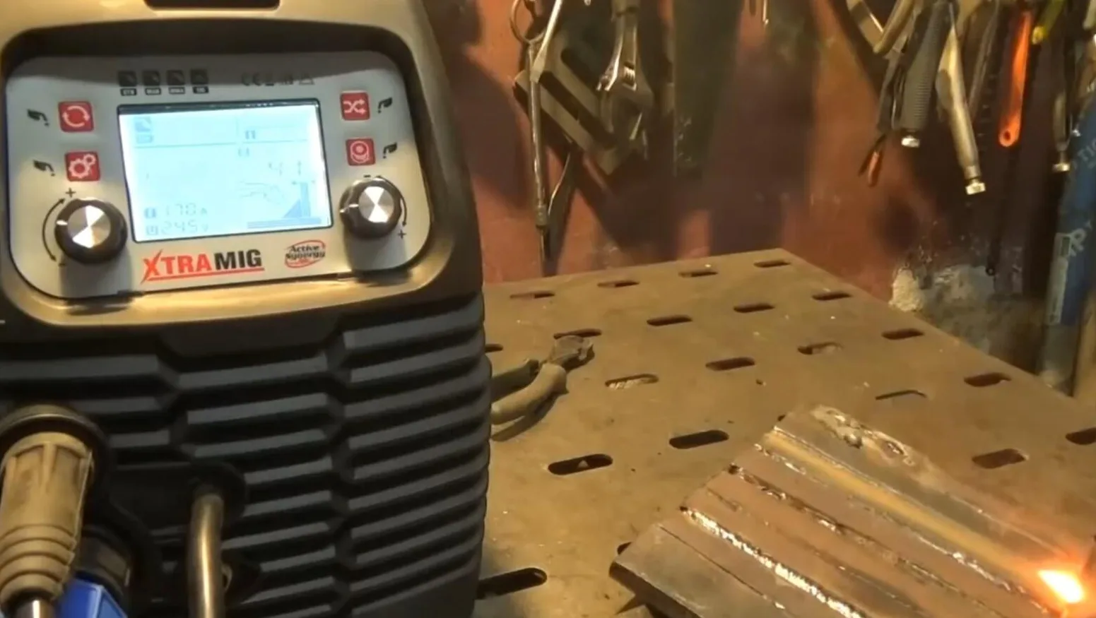 Сварочный полуавтомат xtramig 200 syn. Dekapower сварочный полуавтомат 140. Decapower fusion pmt 200. Декаповер 200 полуавтомат. Xtramig-200.