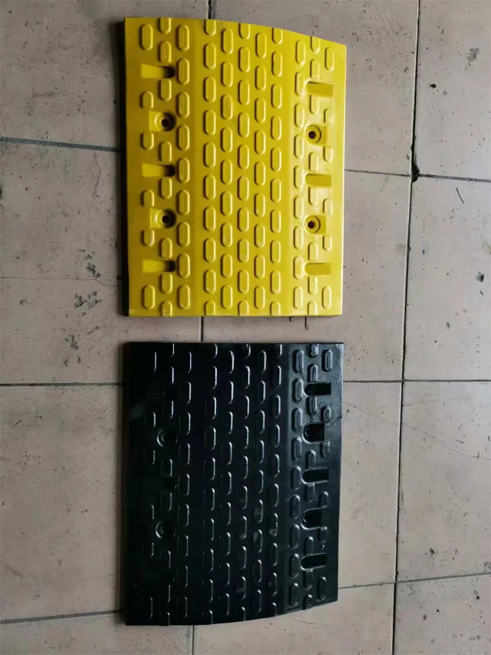 Heavy Duty Rubber Speed Bumps For Driveways - Buy Rubber Speed Bumps ...