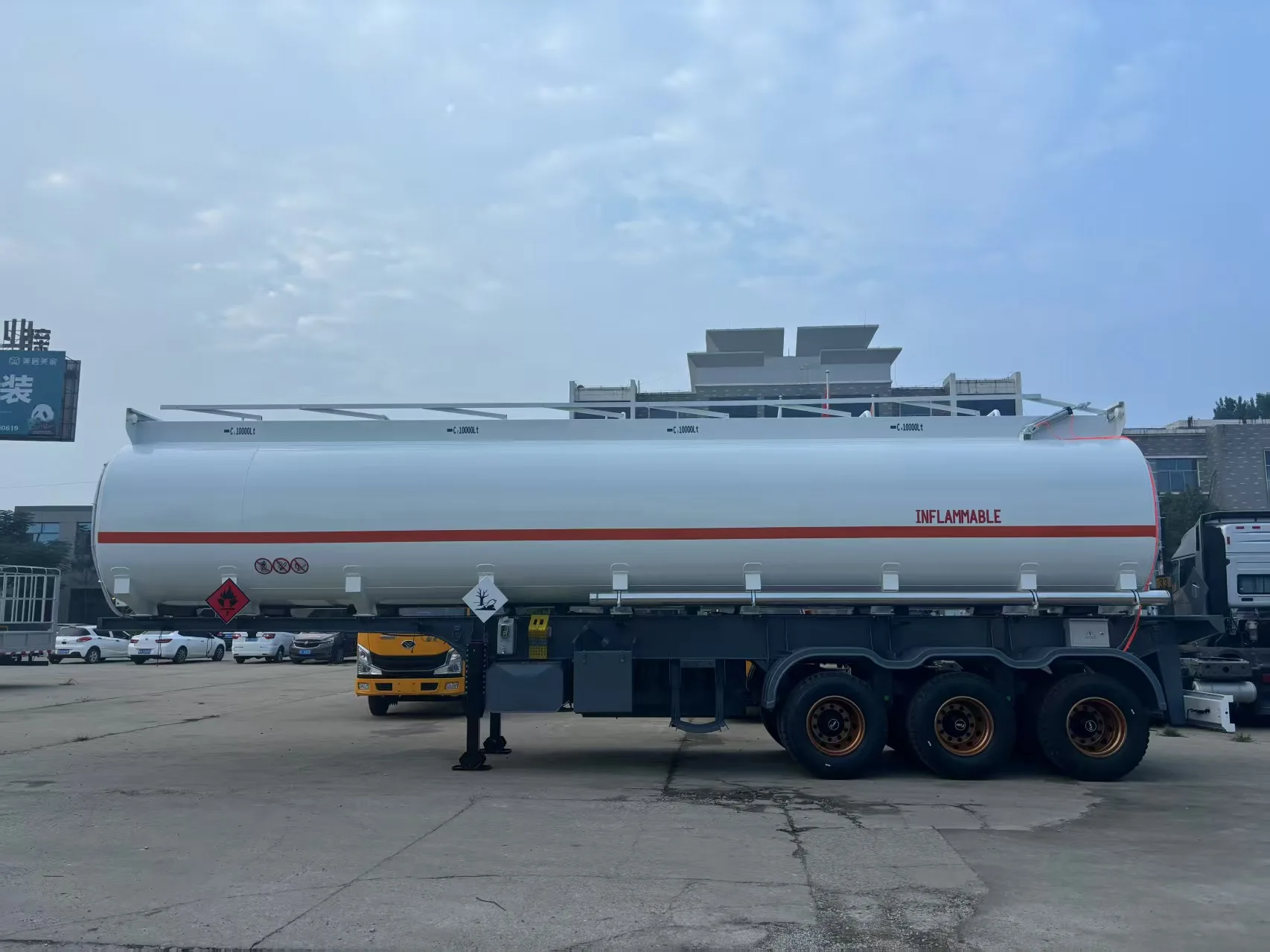 3 Axle Petroleum Tanker Semi Trailer 45000L Fuel Transport truck 5