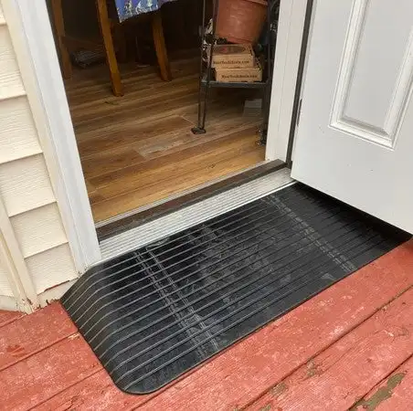 Solid Rubber 3'' Rise Wheelchair Threshold Door Ramp with Wing Edges Speed Bump Product Category factory