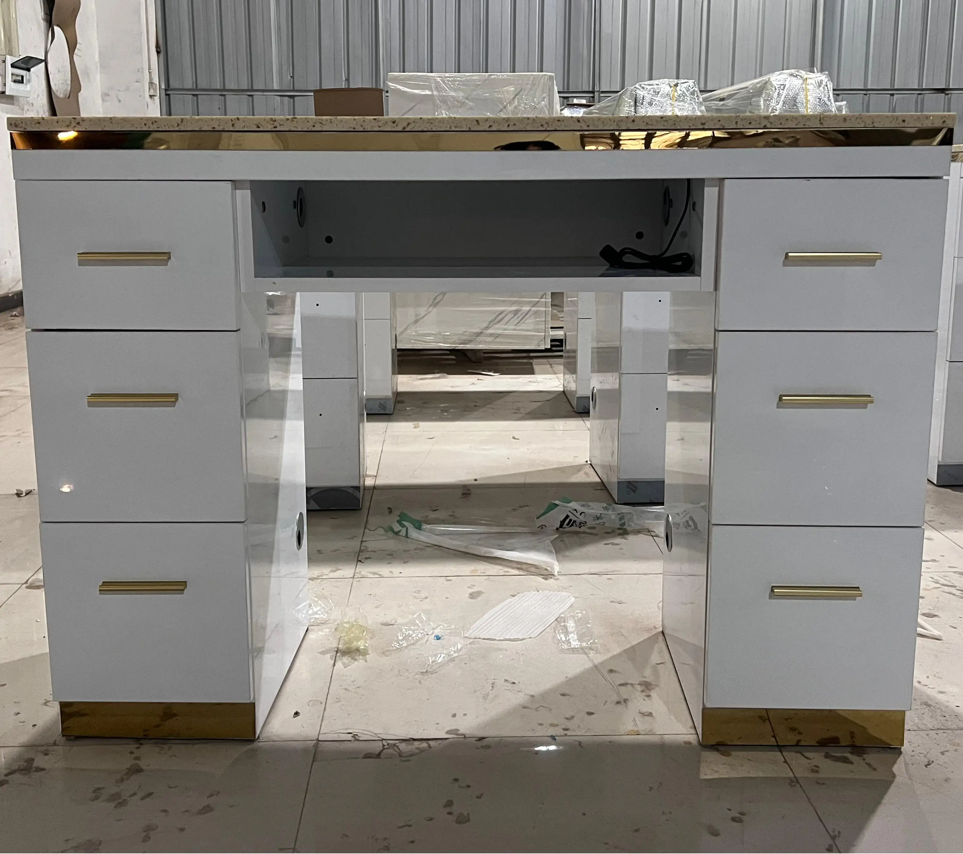 Factory Wholesale Simple White Nail Station Furniture Manicure Table with Degin Gold Line