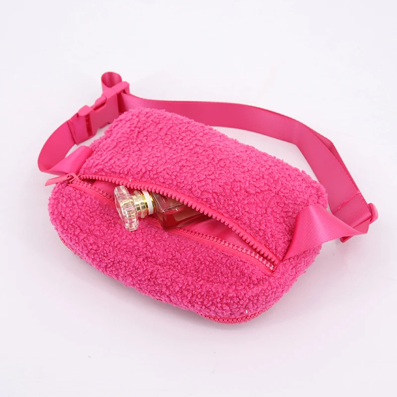 Custom Logo Fashionable Trendy Travel Chest Bag Sherpa Crossbody Fleece Belt Bag Fanny Pack Everywhere Waist Pack  for Women details