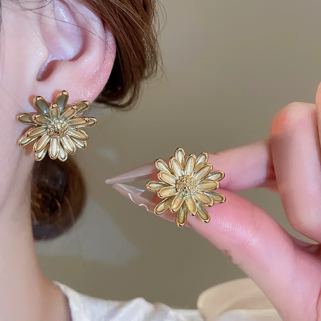 Stainless Steel Flower European and American Cross-border Fashion Versatile Niche Wholesale Stud Earrings for Women