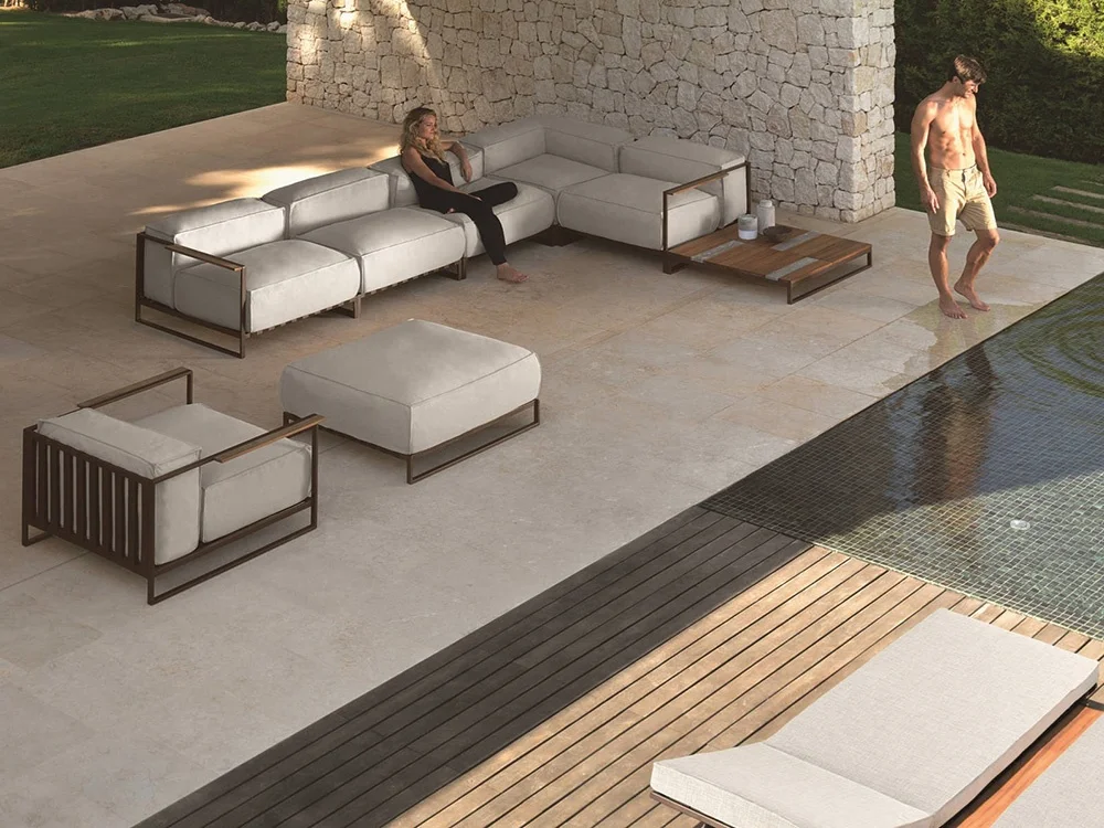 
Роскошная уличная мебель HONGKAI для гостиничного проекта из нержавеющей стали или алюминия, тиковое дерево, диван для патио, дизайн, сделано в фошань 