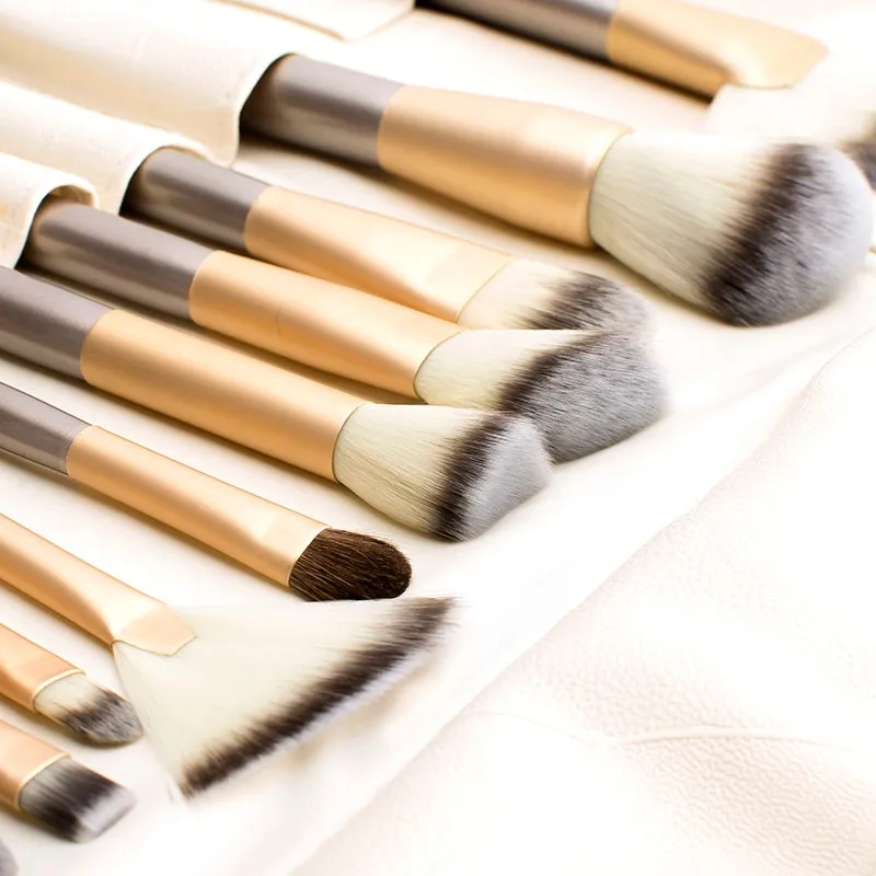 Высокое качество, индивидуальный образец, 18 шт., кремово-белый, оптовая продажа, профессиональный логотип, индивидуальная этикетка, набор кистей для макияжа с чехлом