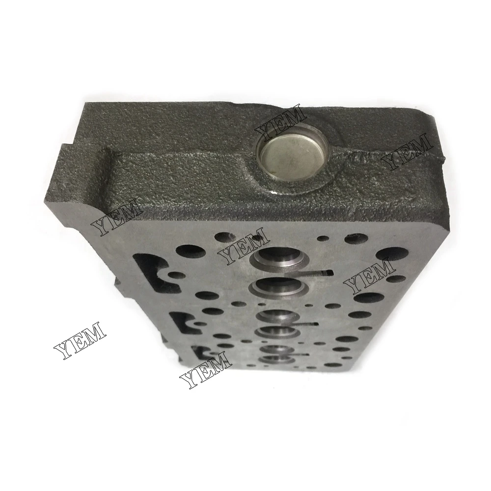 Hot Sale D1302 Cylinder Head for Kubota Cylinder Head Engine Replacement Parts 5