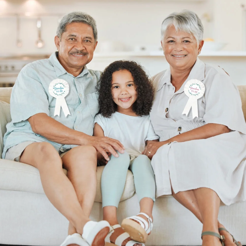 Baby Shower Gift: Grandma to Be Tinplate Badge for Gender Reveal