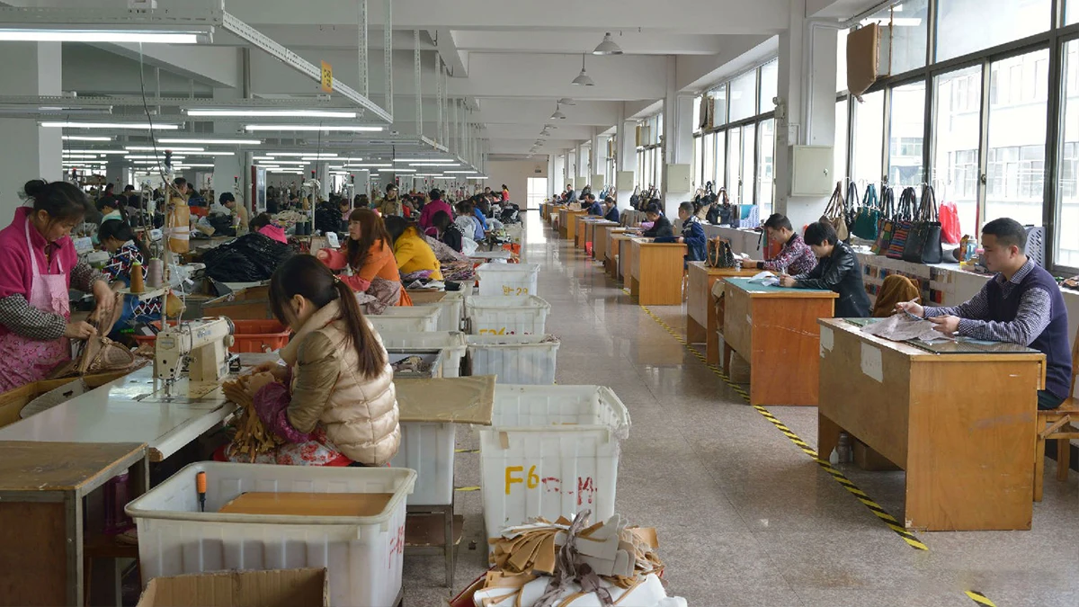 YIWU PEIQUAN GIFT CO., LTD. 2