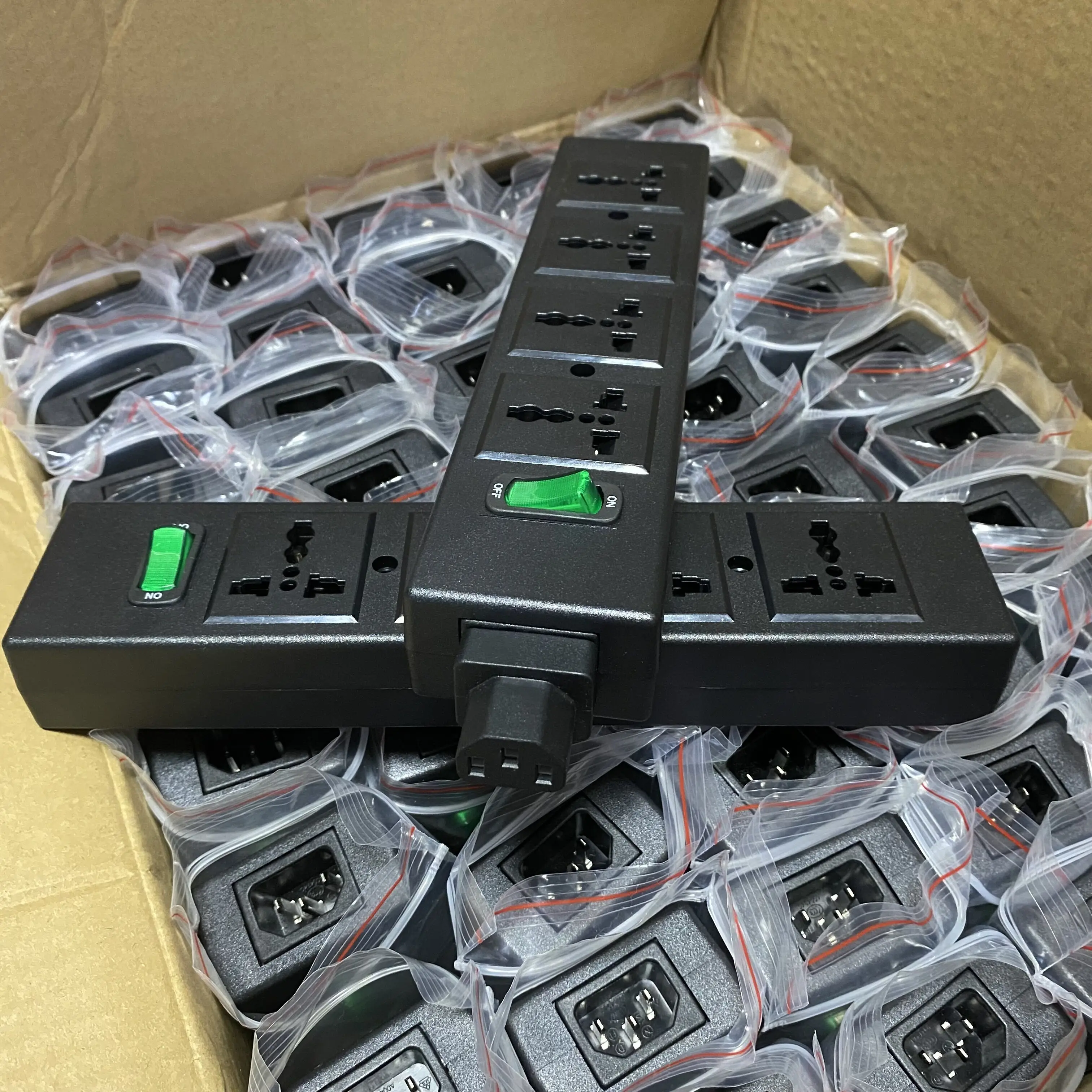 Universal Multi Plug Sockets 4 Outlet Power Strip Individual Switch Red Light Black Detachable