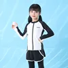 Conjunto de tres piezas blanco para niña.