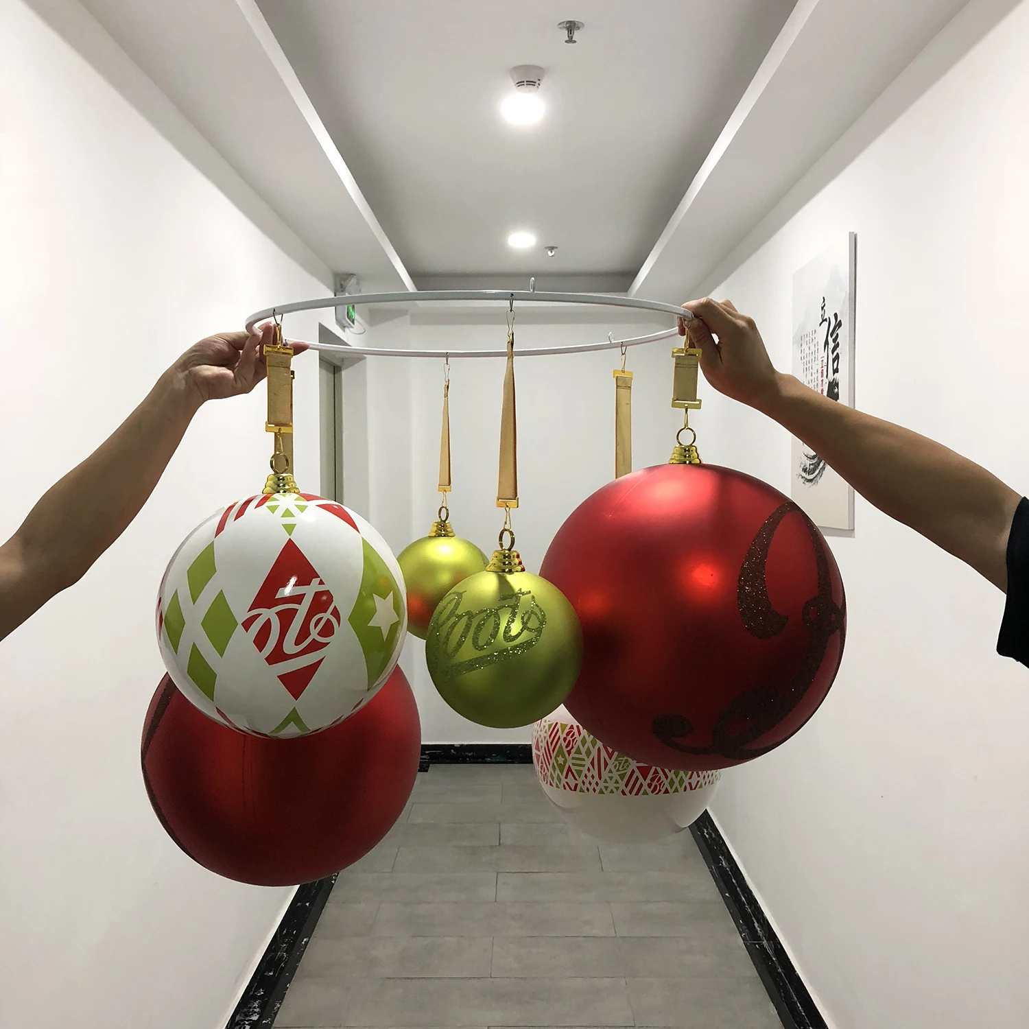 350mm 250mm Christmas ornaments big balls shopping center giant hanging  baubles big ball for mall ceiling Christmas decoration| Alibaba.com