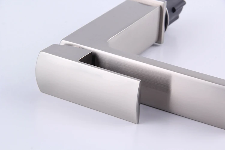 Mezclador de grifo de lavabo de baño cepillado con un solo orificio montado en cubierta