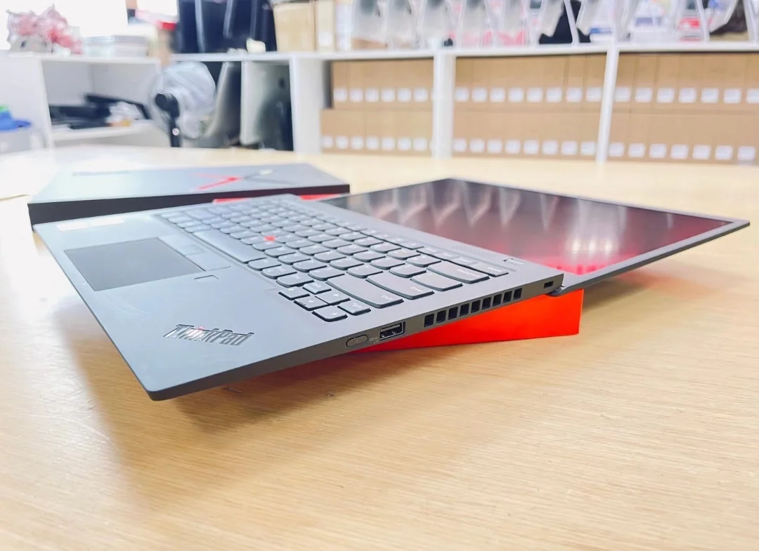 Lenovo Thinkpad X1 Carbon Core I5 8th Gen - Refurbished