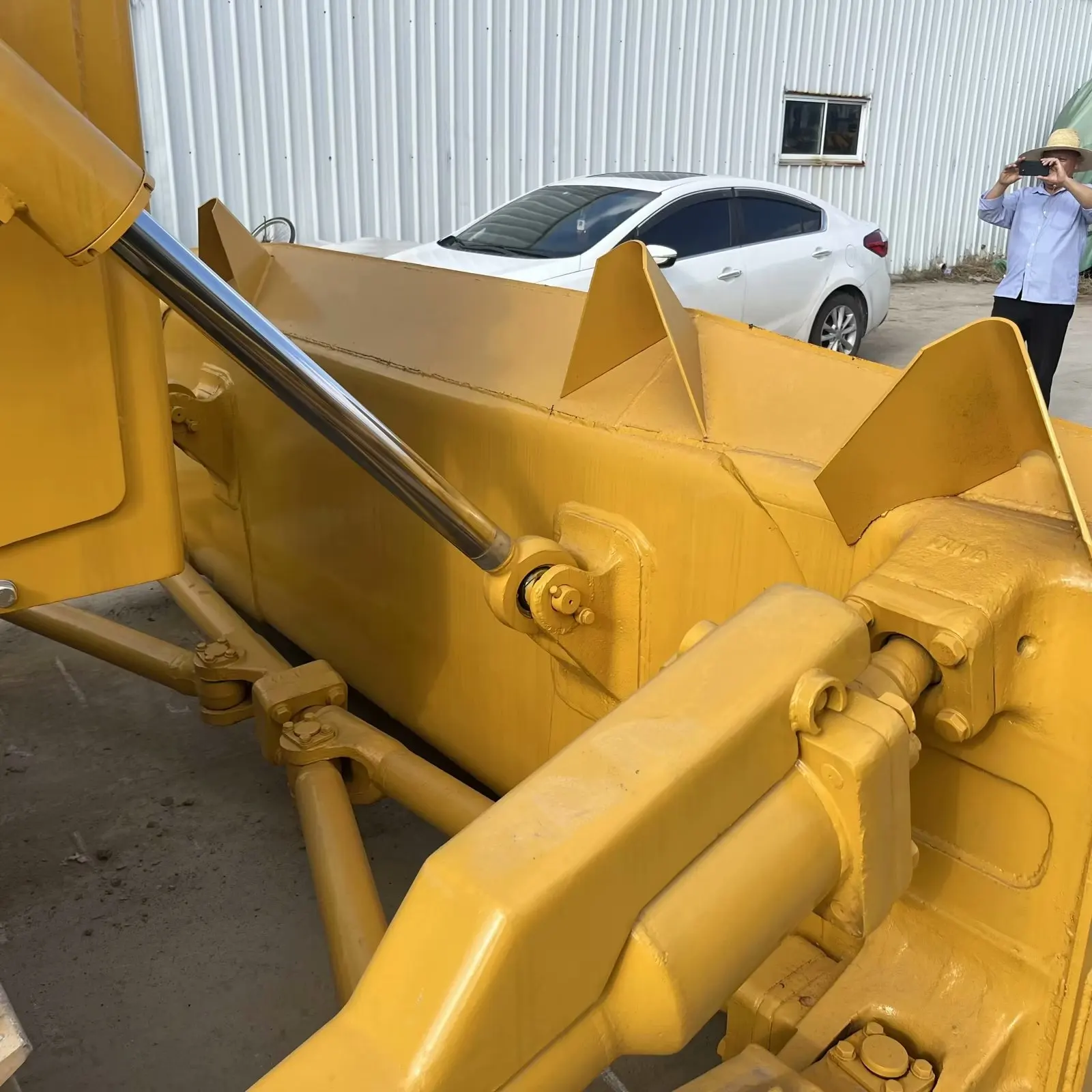 2023 Model Used ShantuiSD16SD22 SD32  Crawler Bulldozer With High Quality and Cheap Price Sd22/32