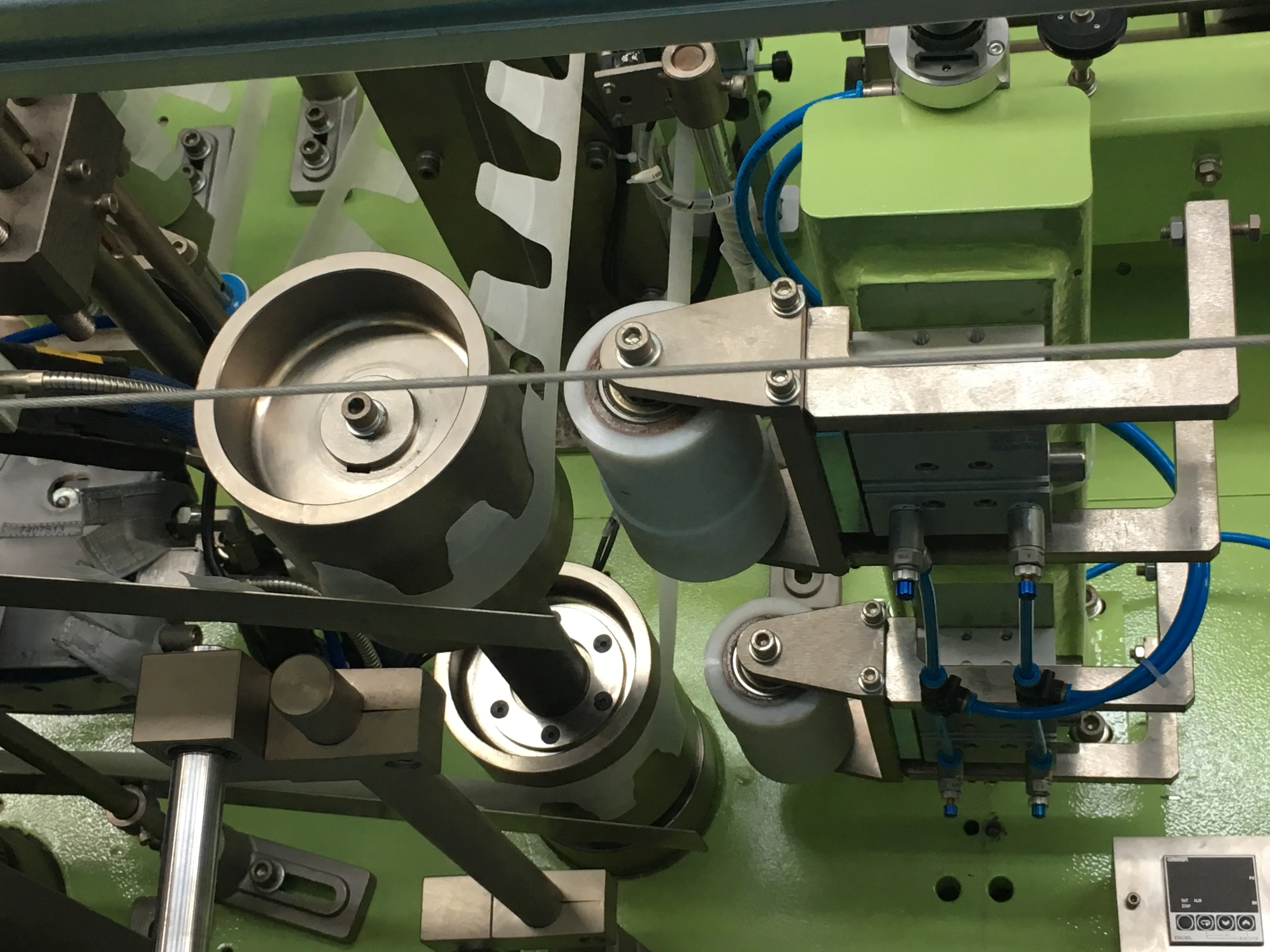 Welldone Semi Servo Automatic Baby Diaper Manufacturing Machine with Big Waistband Diaper Machinery