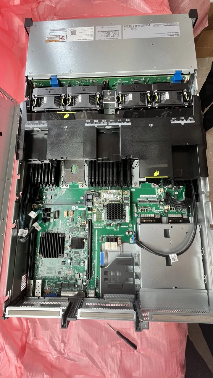 Huawei Fusionserver 2288H V7 - Dual Xeon Gold 6548N, 1TB DDR5, 184TB NVME/SSD, พลังงานซ้ำซ้อน 1500W