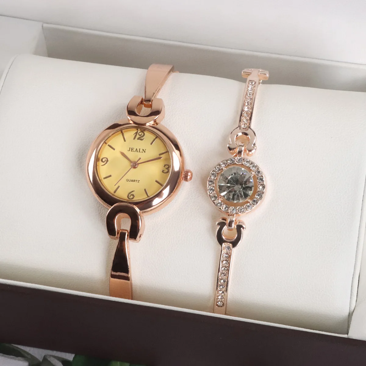 2022 Beike Stone Carved Fashionable Round Wrist Watch For Women