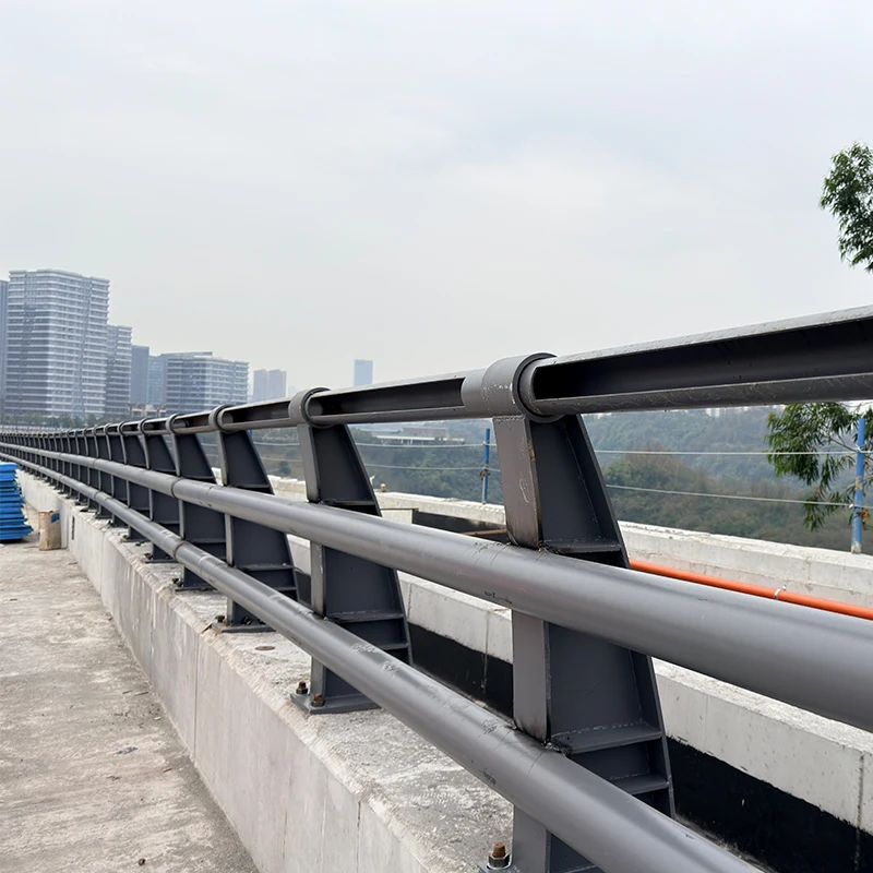 Fabrikdirektverkauf: Verzinkte Stahl-Absperrpfosten und Verkehrsschranken der Ingenieurgüte mit reflektierender Pulverbeschichtung und stoßfestem Design