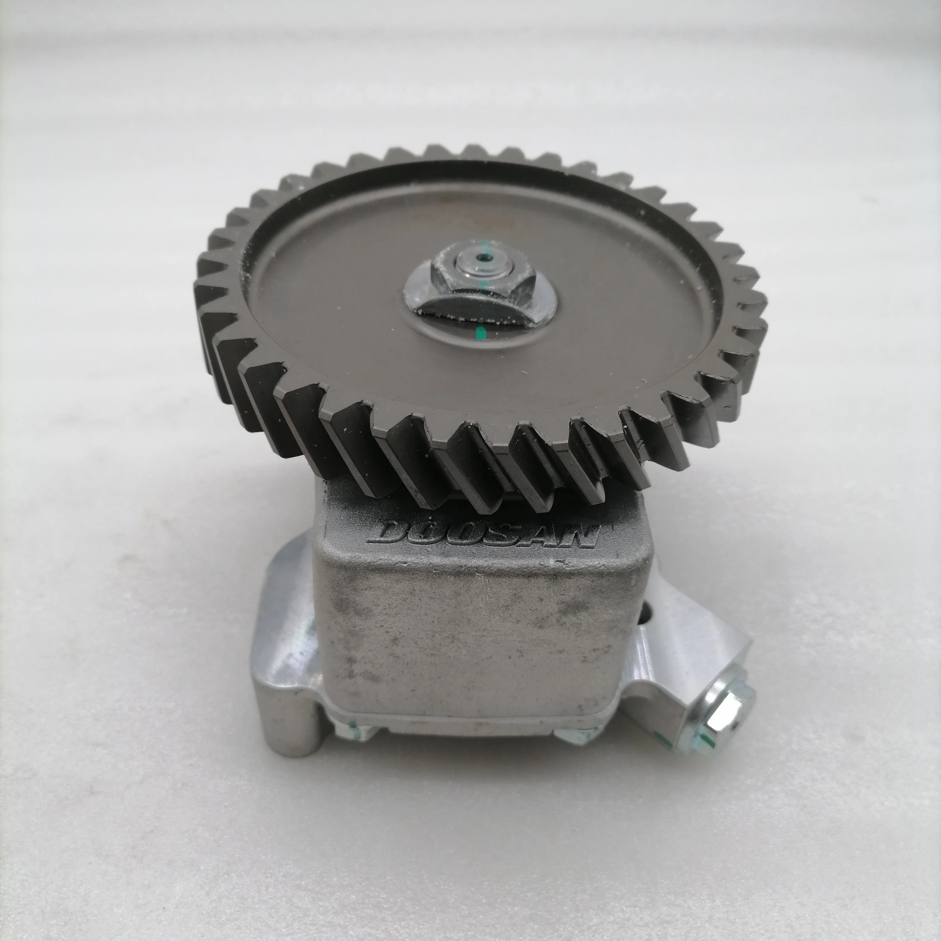 Excavator Engine Parts D2366 Engine Oil Pump 65.051006022 65.05100