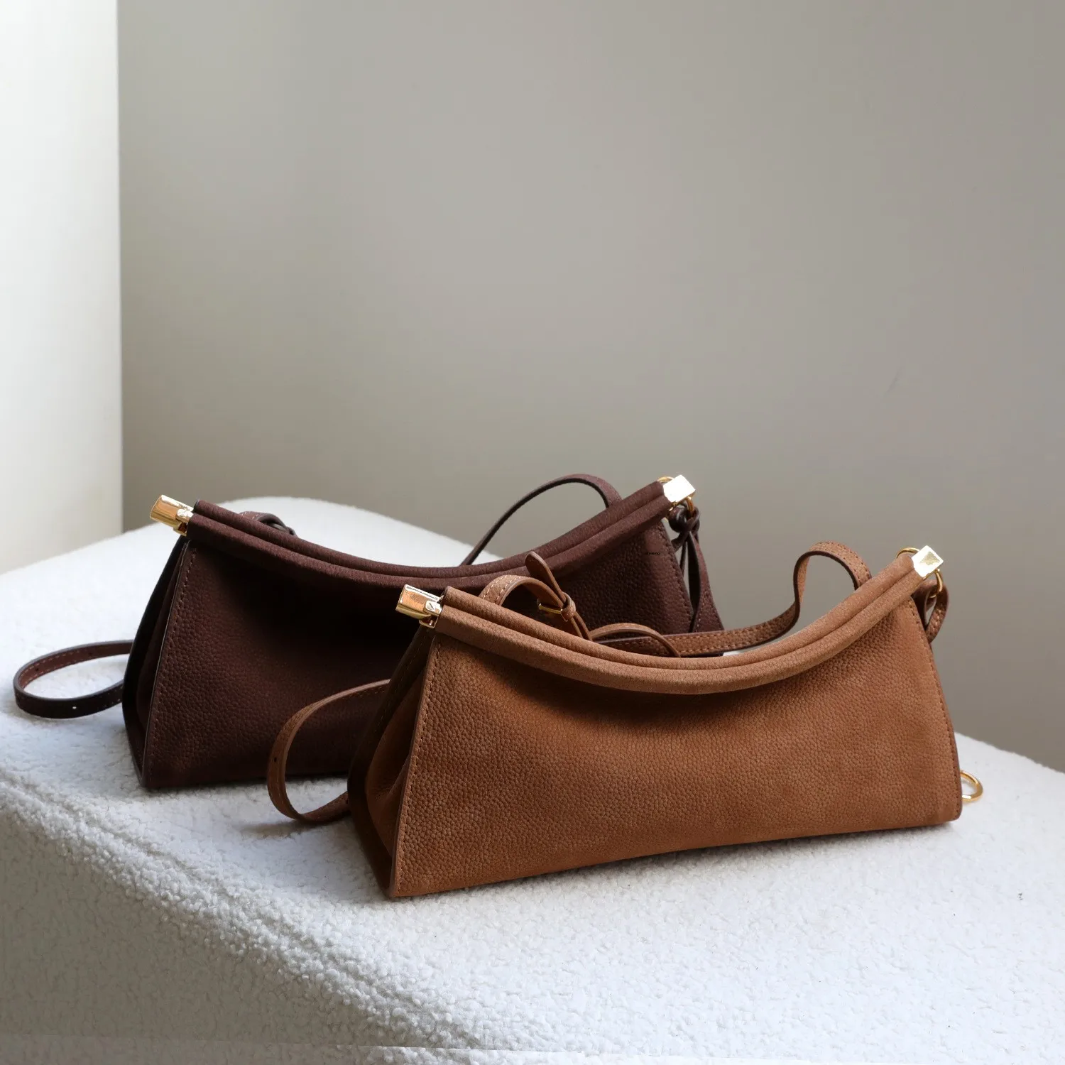 French Niche Design Cowhide Solid Color Clip Closure Clamp Bag High-end Fashion Urban Minimalism Winter 2025 Middle Shoulder Bag