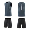 Canotte grigie + pantaloncini neri